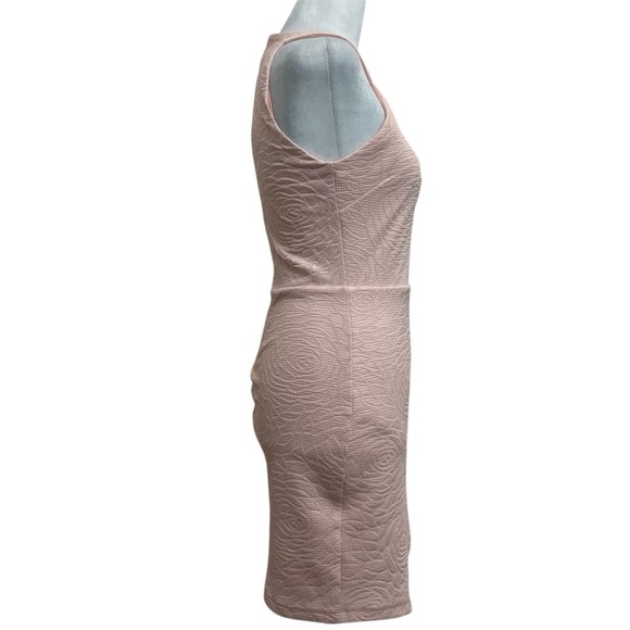 Bebe Light Pink Textured Floral Halter Neck Tulip Hem Mini Dress - Picture 5 of 12